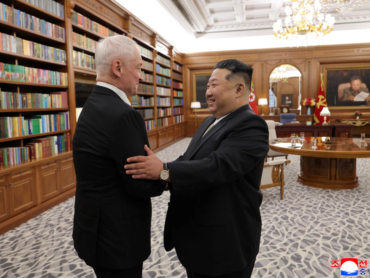 金正恩會見俄羅斯國防部長別洛烏索夫。（路透社）