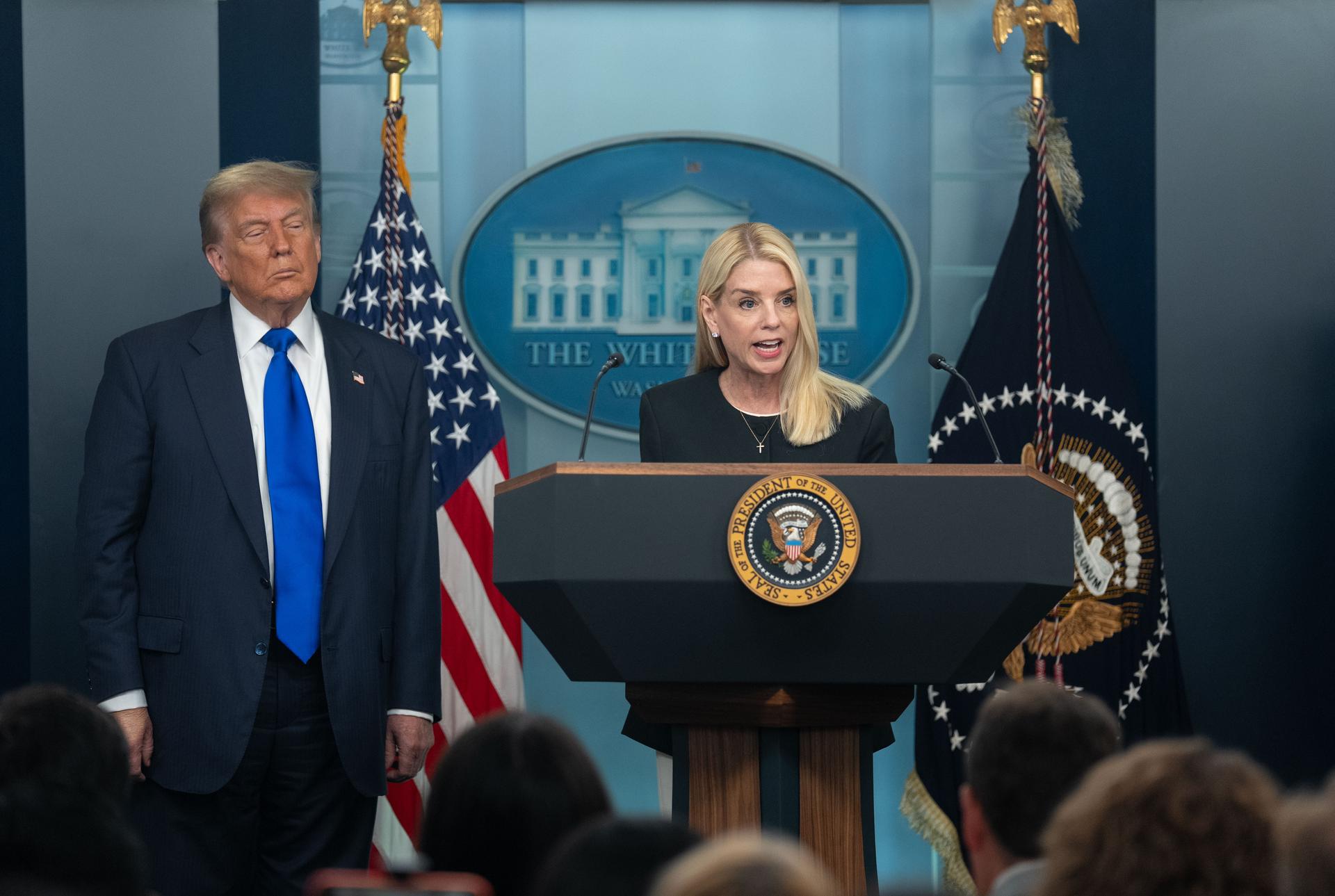 特朗普解职美司法部长邦迪(1)XxjpsgC000024_20260403_PEPFN0A001