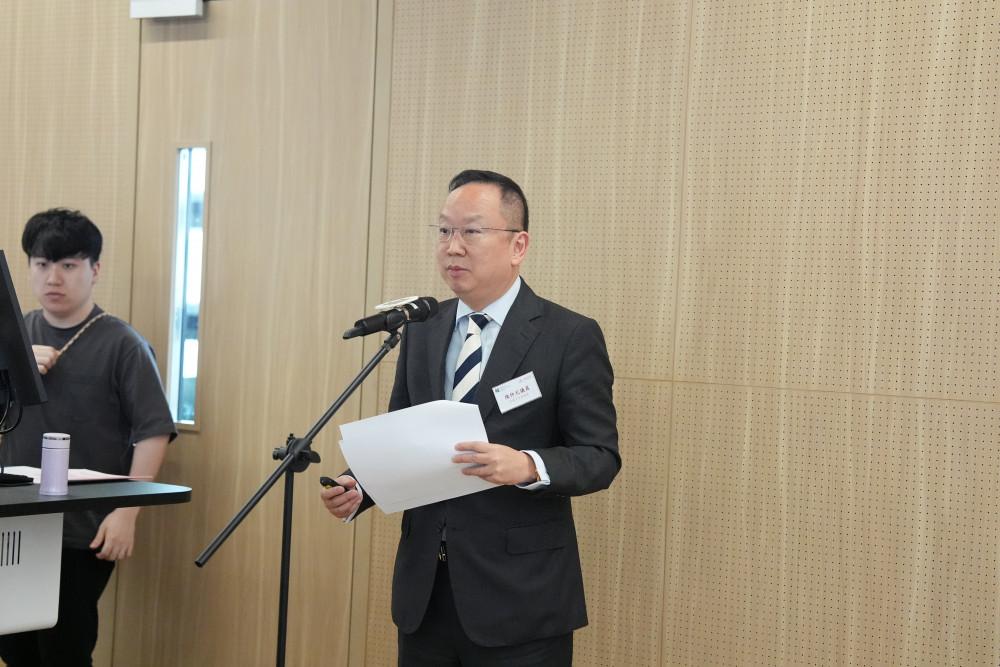 第十四届港区全国人民代表大会代表、香港立法会议员陈仲尼先生发表演讲