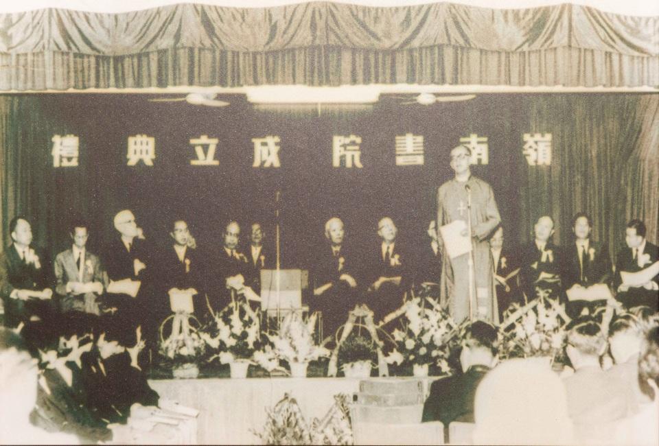 嶺大設校史展館重現跨世紀辦學歷程-系統梳理百年教育文獻