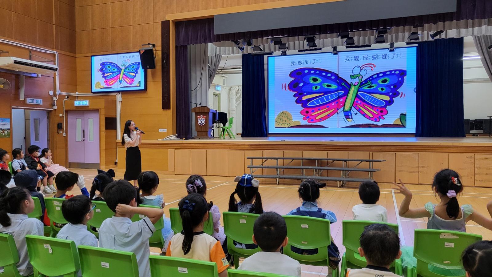 14. 图书馆主任江嘉敏老师特别选择《好急好急的毛毛虫》呼应学生在蝴蝶园观察到的真实情景