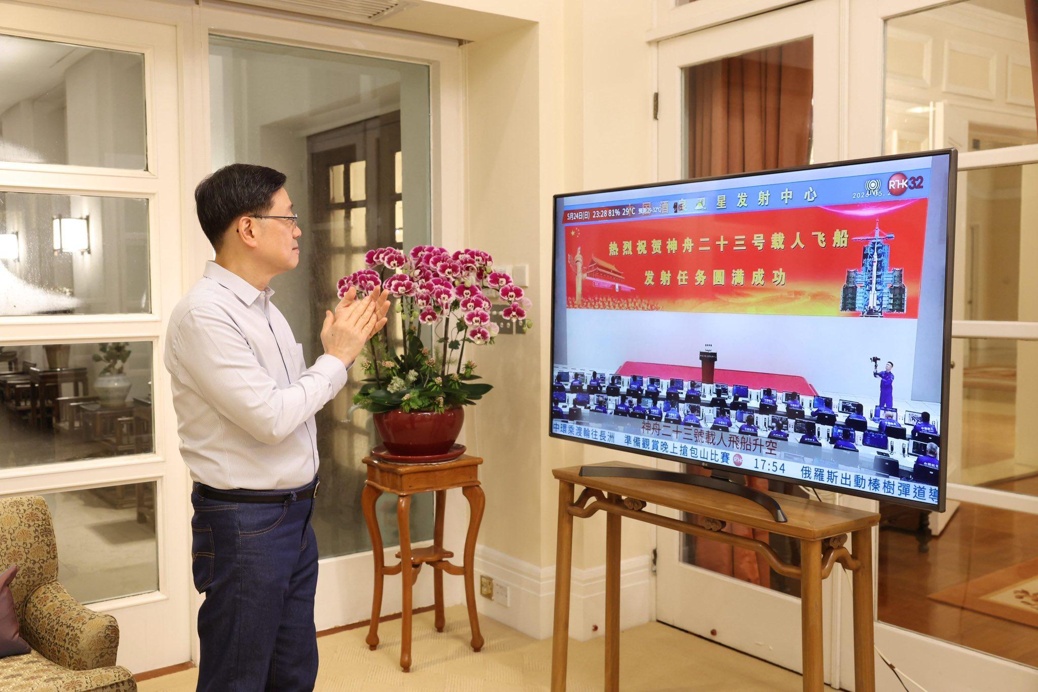 可能是電視、新聞中心和文字的圖像