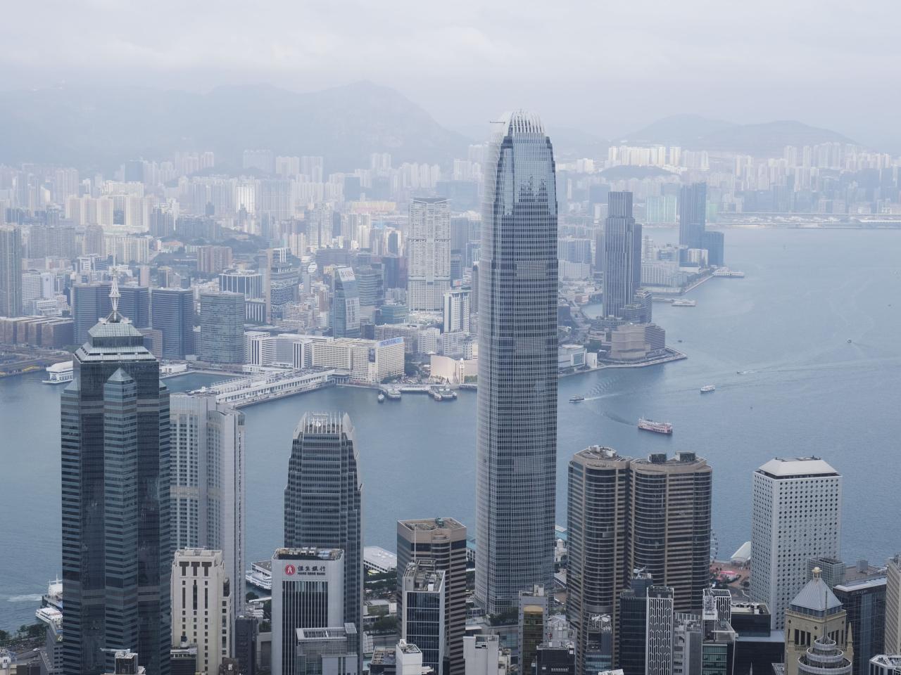 林樵基認為,企業接單或採購取態保持審慎,今季香港PMI或繼續處於50以下,但未必大幅下跌。(新華社資料圖片)