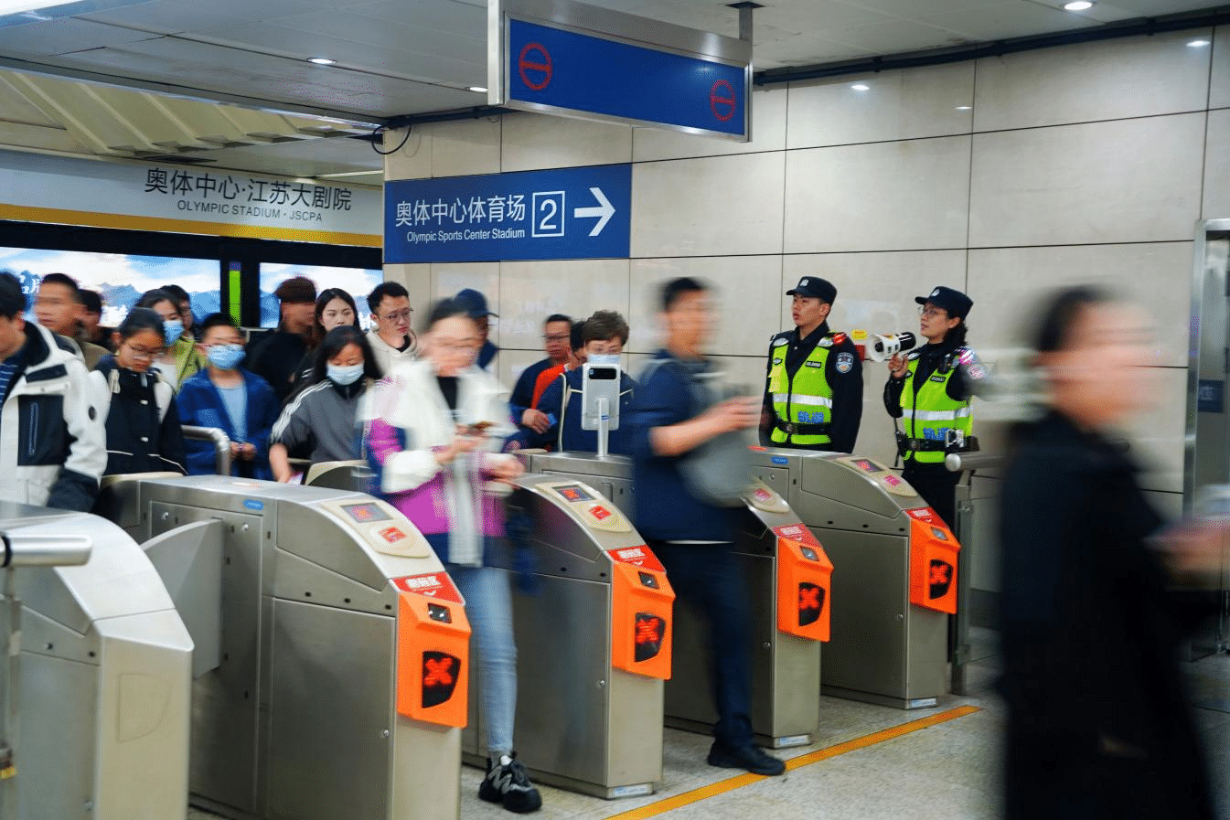 智慧警务护航中国“五一”假期XxjwszC000009_20260506_CBMFN0A002