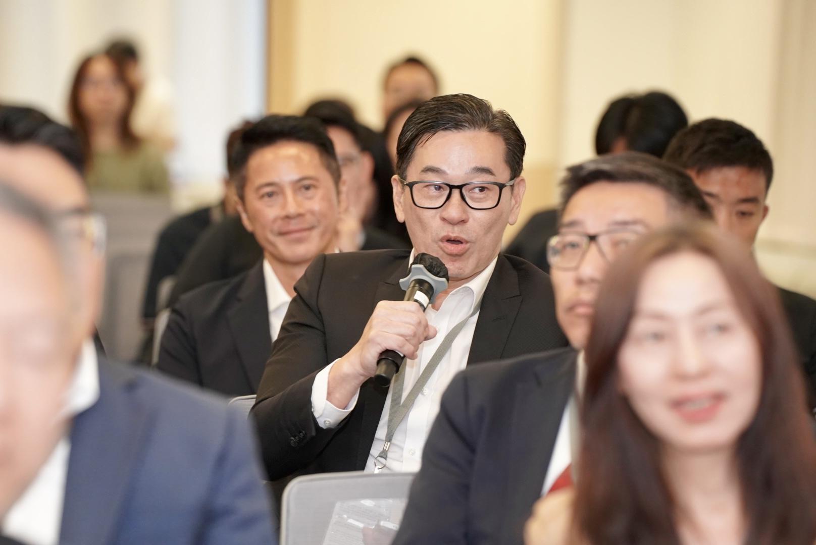 7 中国香港龙舟总会主席钟志乐