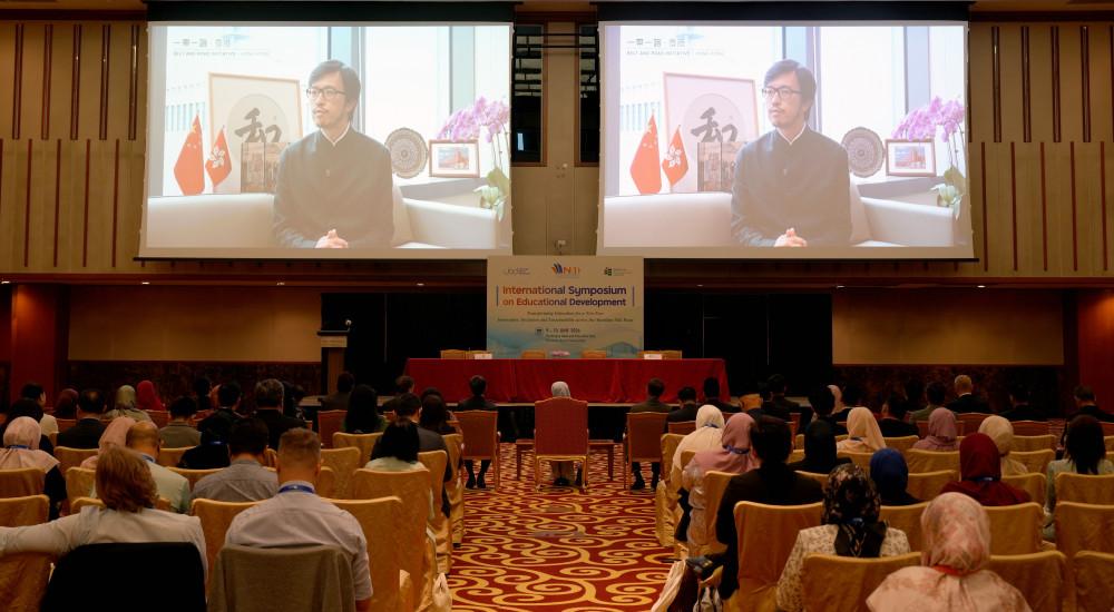 香港特区政府“一带一路”专员何力治先生发来视频,庆贺联合中心成立