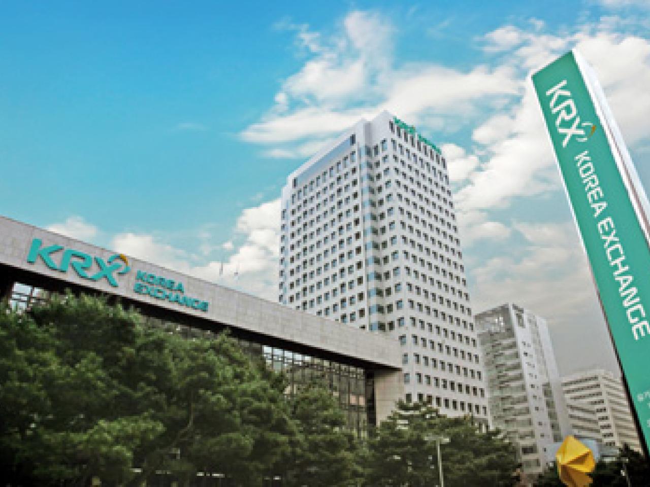首尔综合指数以全日低位收市,报8203点,跌910点,跌幅近10%。(交易所图片)