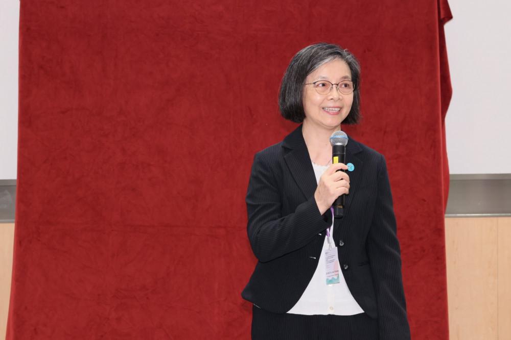 教大人文学院署理院长梁佩云教授于开幕式致辞