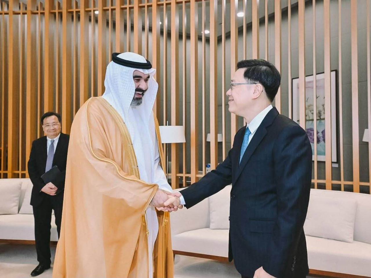 李家超与沙特阿拉伯通讯与资讯科技大臣会面。（李家超社交专页）
