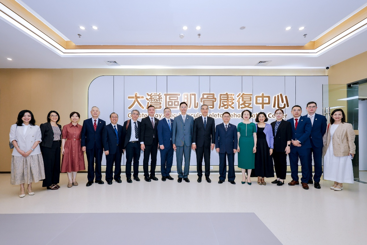 “大灣區肌骨康復中心”於簽約當日同步揭牌。主辦方供圖
