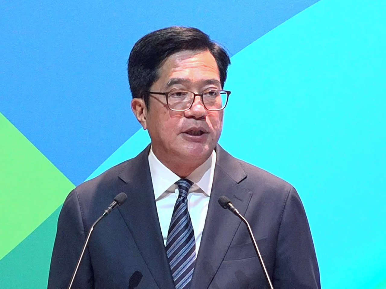 黃偉綸相信憑藉香港世界一流的法律制度、備受推崇的航空監管專業知識和國際金融中心的優勢,能為一帶一路夥伴的企業,提供高效平台。(郭志強攝)
