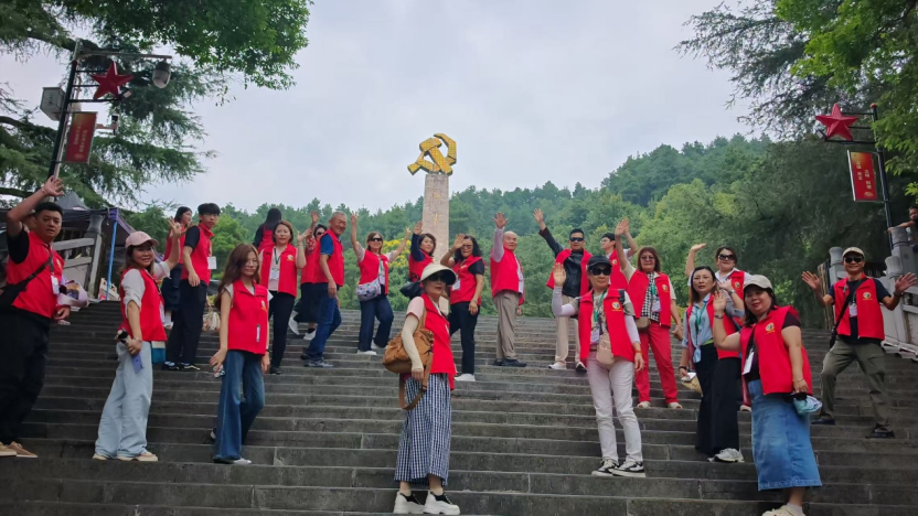 登上316級台阶頂峰