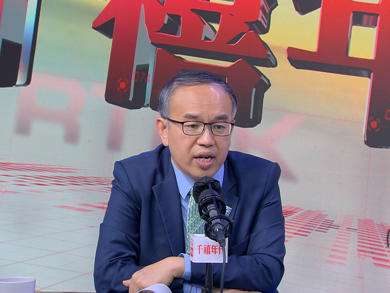 许正宇表示,自7月试运行以来,采用香港黄金中央清算及结算系统及配套仓储设施的黄金量已相当可观。