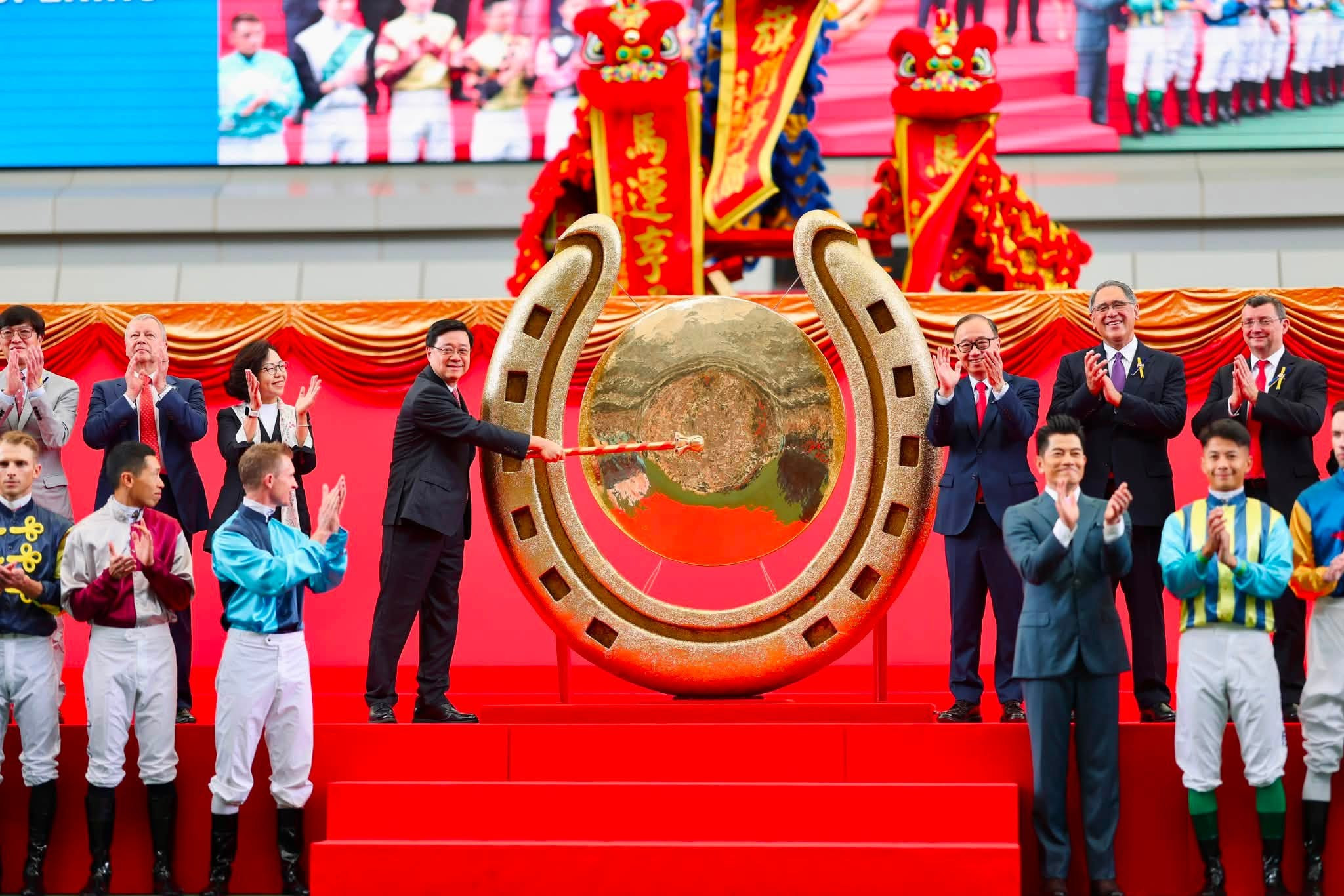 可能是包含下列内容的图片：文字
