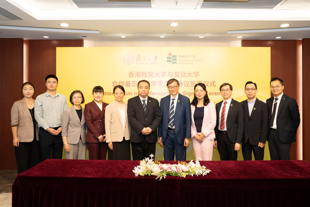 出席座談及簽約儀式的雙方代表包括：復旦校長金力院士（左六）、港澳台事務辦公室副主任黃潔女士（左五）、港澳台事務辦公室項目主管米雪女士（左一）、學校辦公室李加祺先生（左二）。教大校長李子建教授（右五）、協理副校長（內地協作及發展）兼傳訊及協作處長蓋會霞女士（右四）、助理副校長（研究）谷明月教授（左四）、教育發展與創新學院聯席執行院長梁佩雲教授（左三）、環球事務處署理處長李貴生教授（右三）、教學科技中心總監鄭國城博士（右二）、教育發展與創新學院聯席副院長何振聲博士（右一）