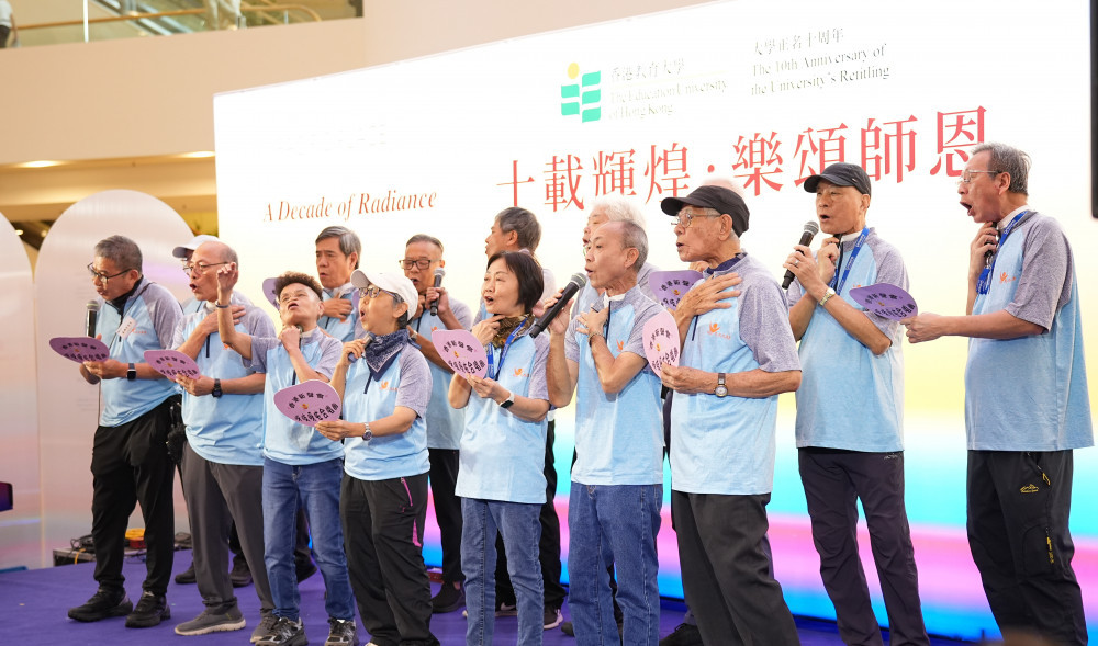 香港新声会“呀吱呀咗”合唱团表演