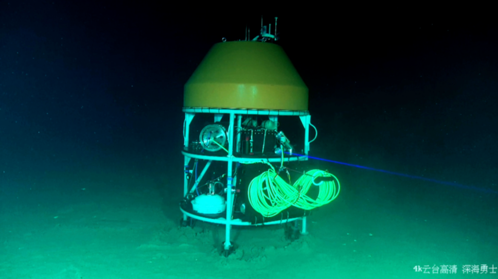 原位實驗室作業畫面。 (中科院深海所供圖) 截屏2022-10-30 下午5.20.55