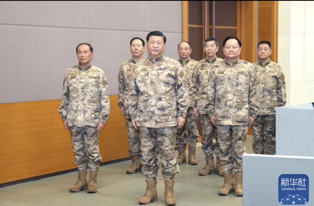 11月8日,中共中央总书记、国家主席、中央军委主席、军委联指总指挥习近平视察军委联合作战指挥中心,表明新一届军委贯彻落实党的二十大精神、全面加强练兵备战的鲜明态度。新华社记者 李刚 摄 WechatIMG1846