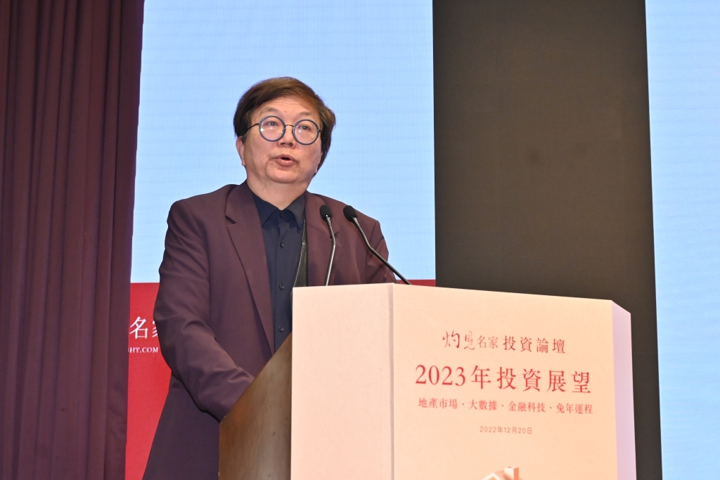 图八:资深建筑师、术数名家蒋匡文博士发表主题演讲。 图八