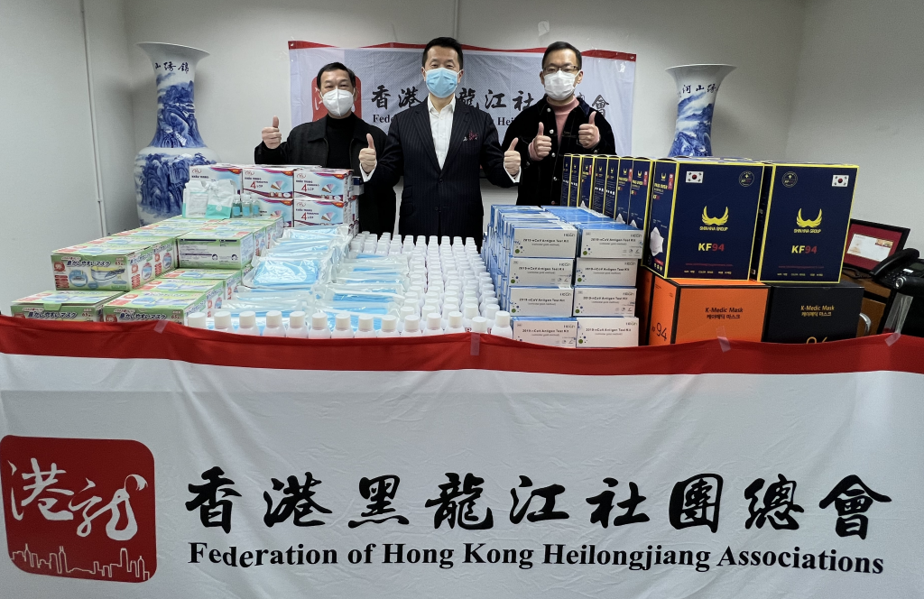 港龍會抗疫物資愛心大派送啟動禮,會長魏明德(中)、防疫指揮部副指揮施養善(左)、副指揮馮嘉倫(右)
图片3