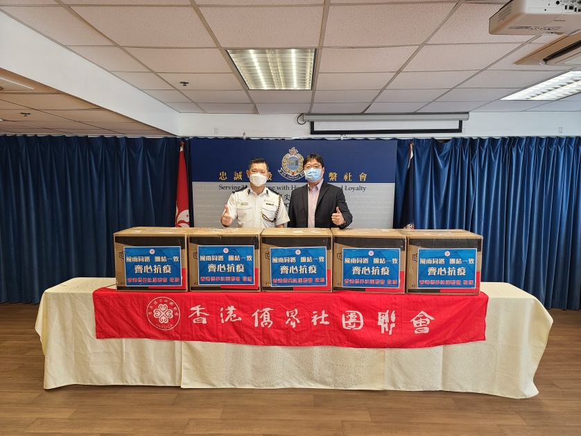 香港僑界社團聯會會長黃楚基和楊文彬總警司合照 图片12