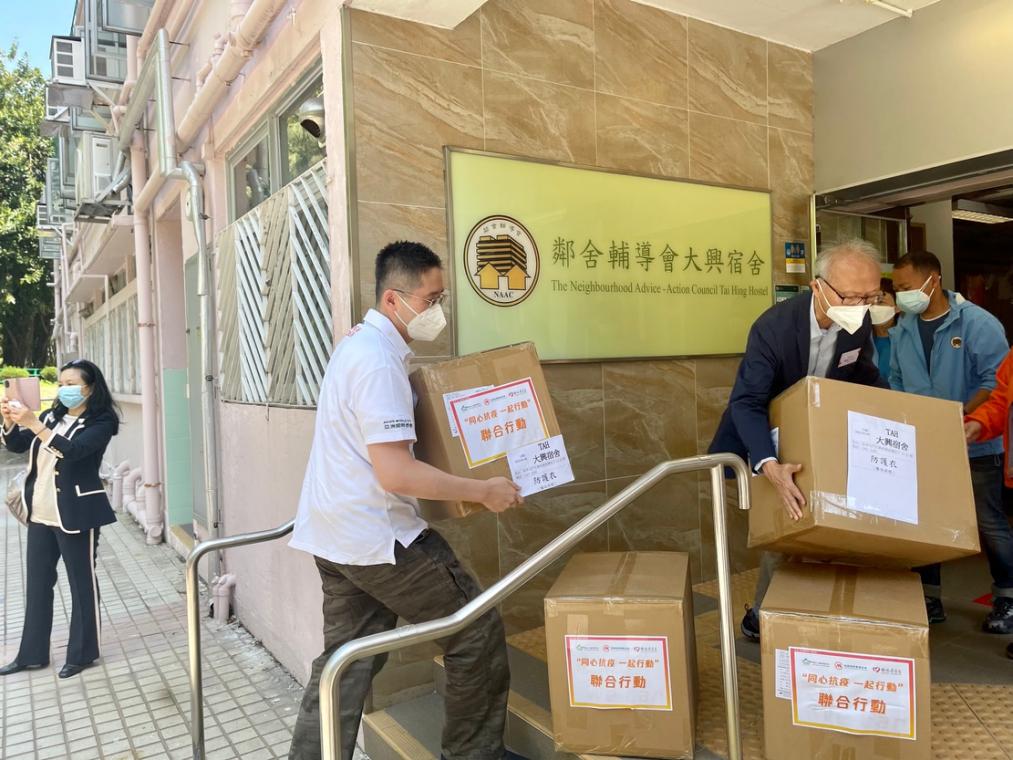 商經局副局長陳百里博士太平紳士協助搬運物資 图片5