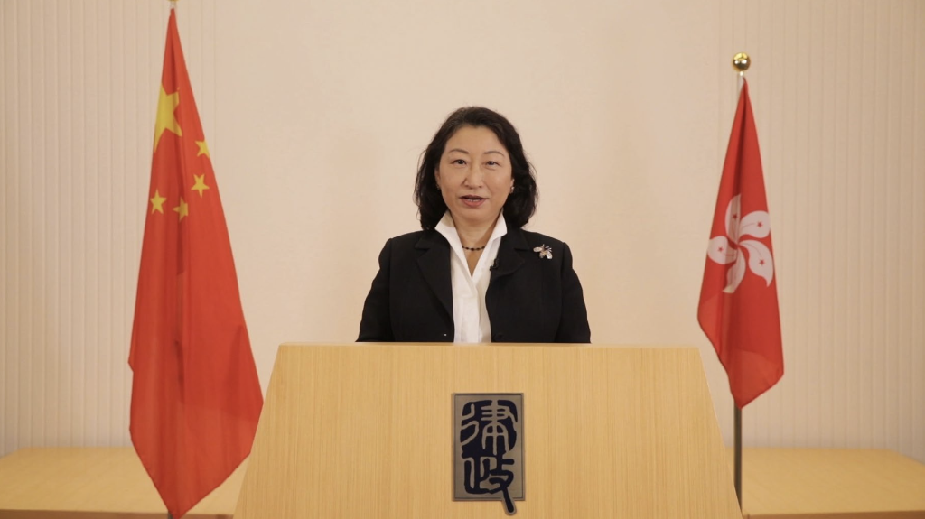 2021 年 2 月 26 日,中國政府代表團副團長、香港特區律政司司長鄭若驊在日內瓦舉行的聯合國人權理事會第 46 次會議以視像發言,表示制定《香港國安法》之後,香港恢復法治和秩序,居民可以重新如常生活(圖:香 港特區政府新聞處) WX20220530-170454@2x