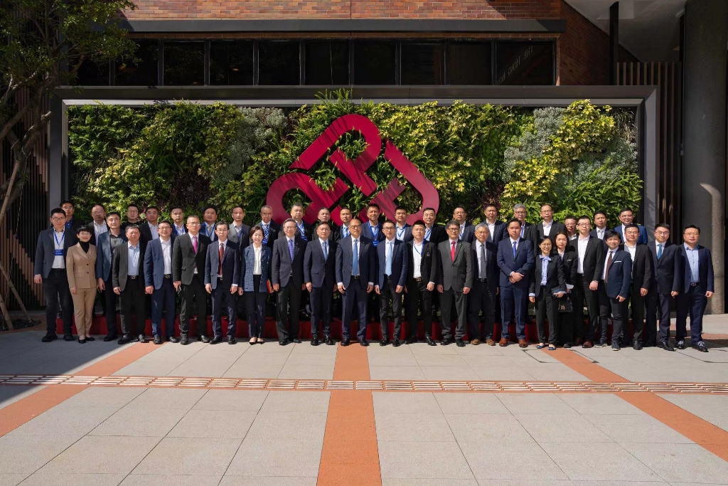 晋江市官员及企业高层代表到访理大并参观理大智能可穿戴系统研究院、先进制造研究院、及人工智能物联网研究院。 WechatIMG2179