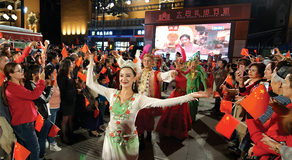 各族人民在新疆大巴扎载歌载舞 各族人民在新疆大巴扎载歌载舞