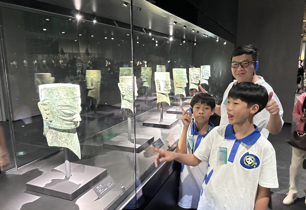 参观了三星堆遗址的博物馆