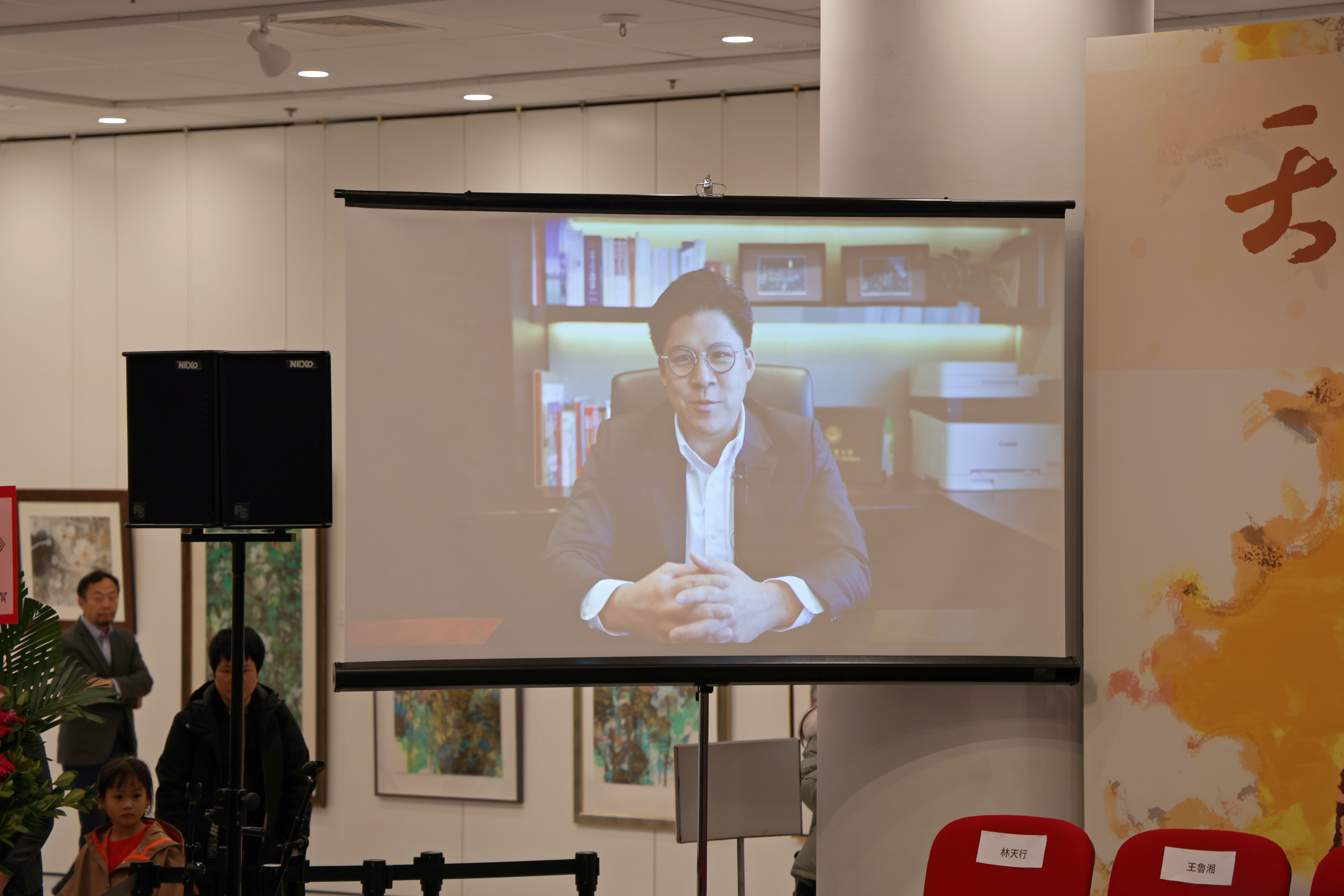 香港艺术发展局主席霍启刚先生以视频形式致辞 紫荆杂志记者邹明蓁 摄