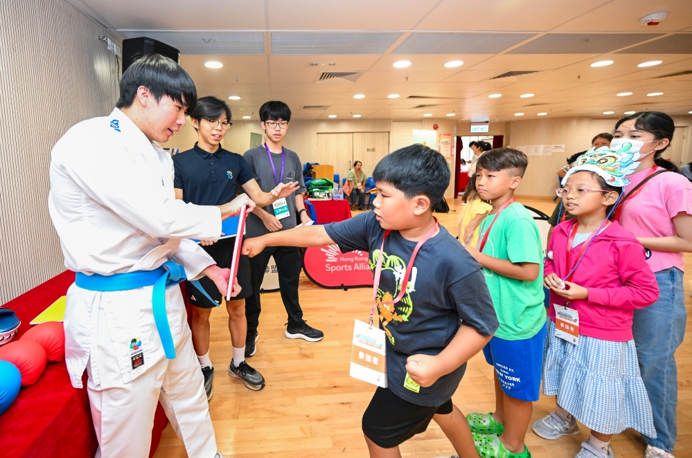 15.7 油尖旺区学生、家长及街坊参加同乐日-空手道体验