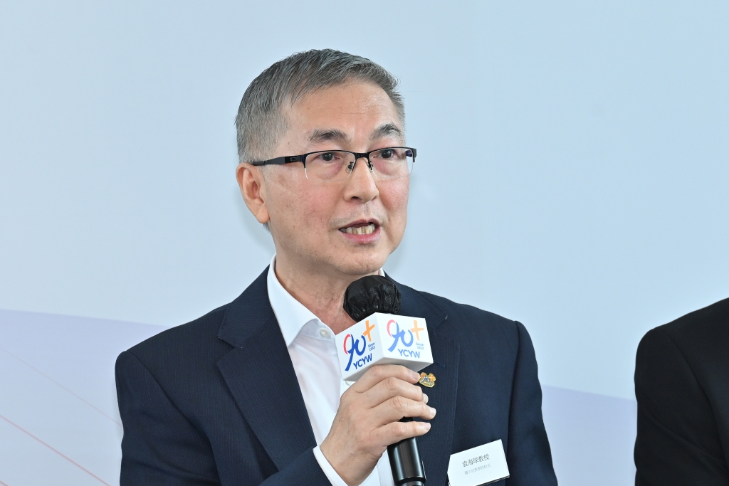 袁海球校长指出,学院今年继续加强招收国际学生工作。 图三:袁海球校长指出,学院今年继续加强招收国际学生工作。