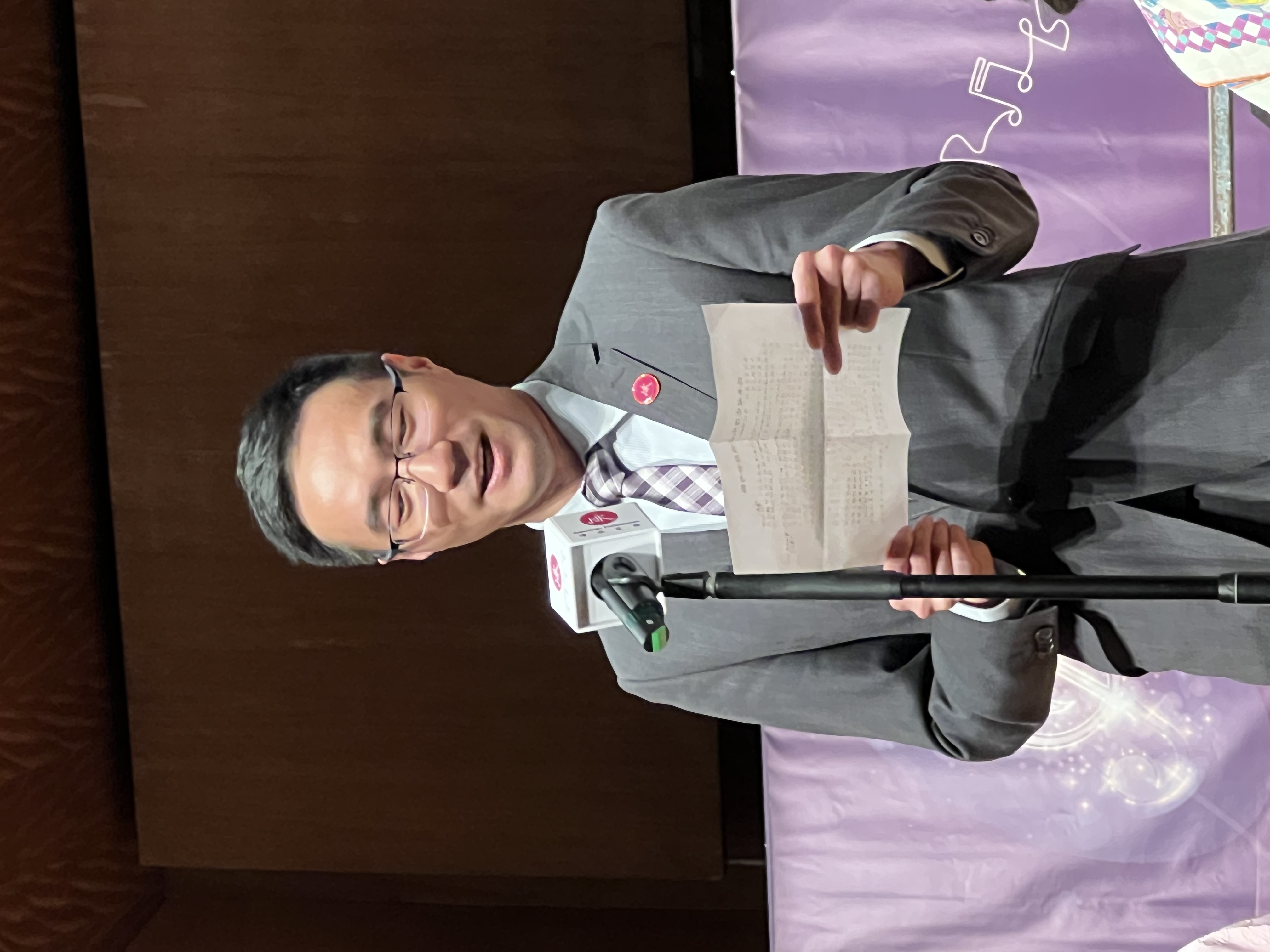 中联办新界工作部宣教处处长郑于桦先生于开幕式寄语 本刊记者 杨晨 摄 19591709953953_.pic_hd
