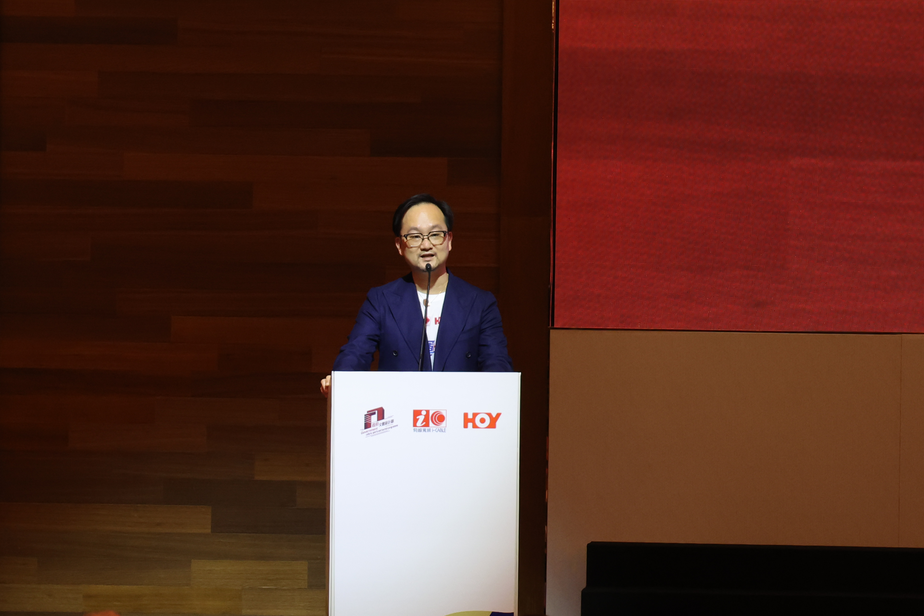 有線寬頻通訊有限公司副主席兼執行董事曾安業致辭(本刊記者 趙欣 攝) 曾安業0P8A9508