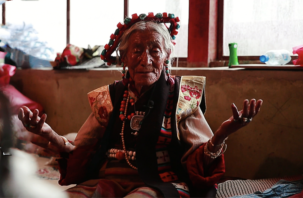 图说格式:卓嘎,女,藏族,国家级非物质文化遗产代表性项目名录宣舞(古格宣舞)的代表性传承人