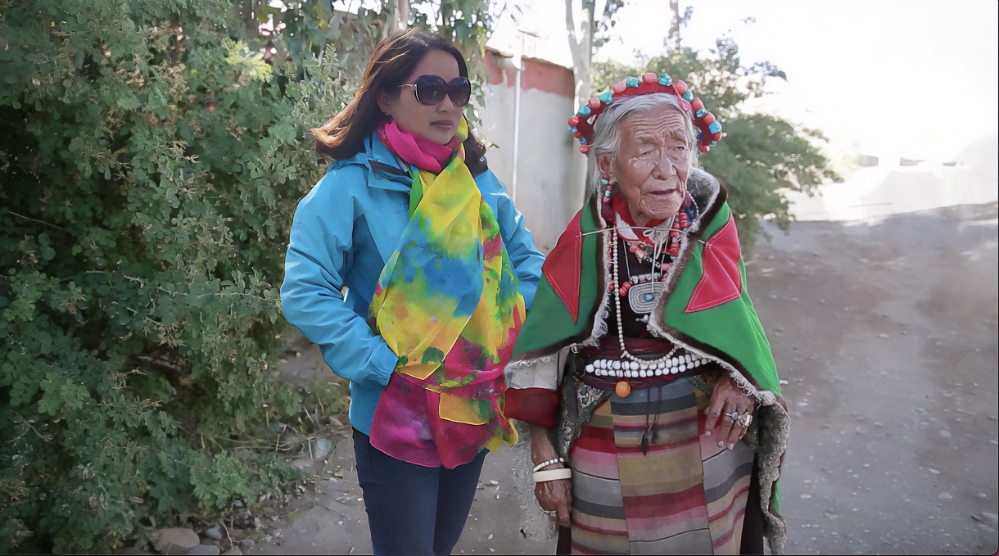 图说格式:作者与卓嘎奶奶