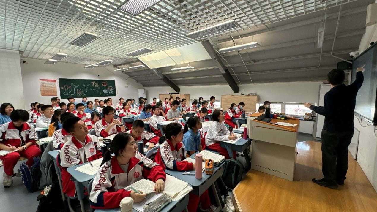 属校中学生与北京101中学学生一同上课 图片17