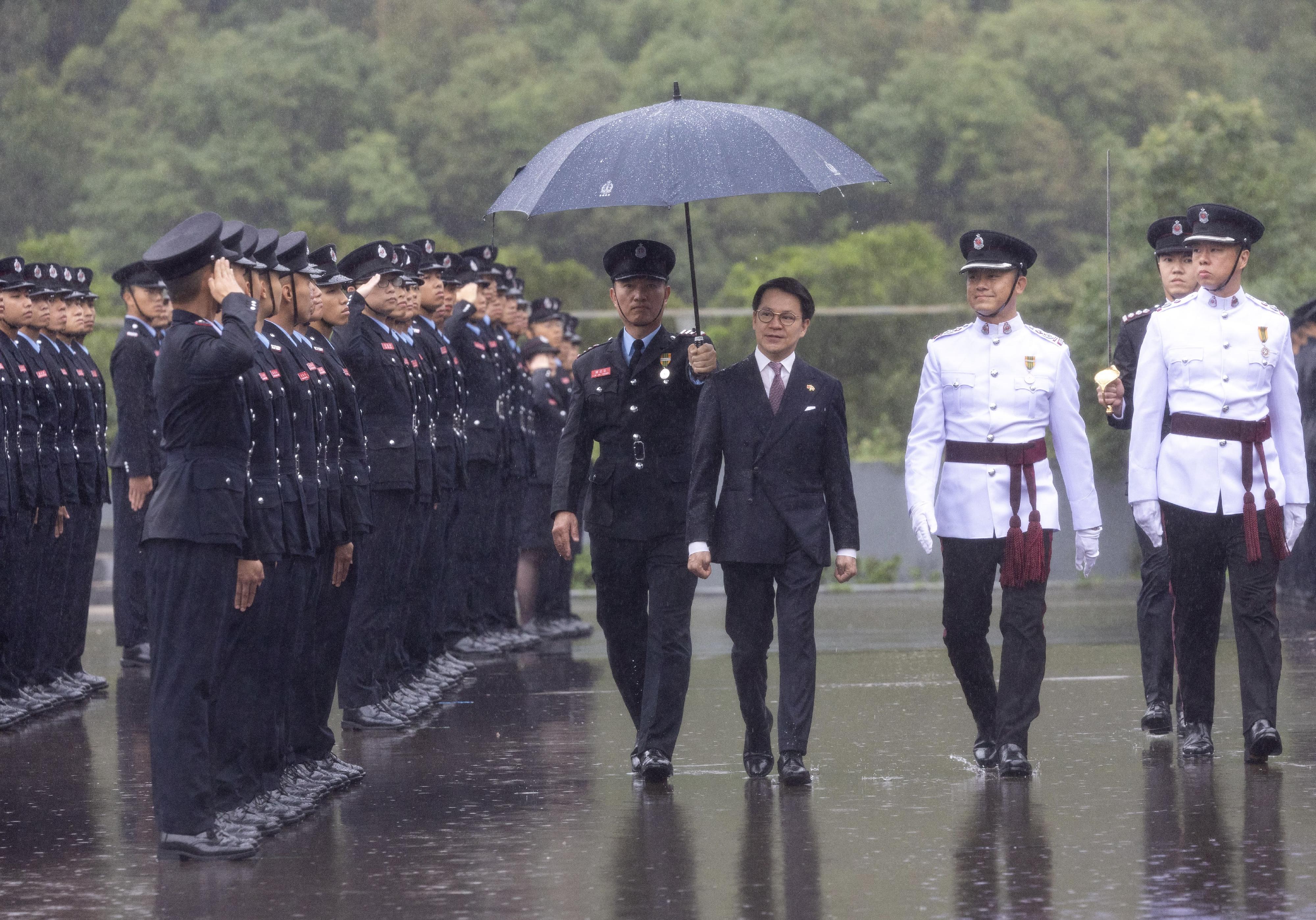立法会保安事务委员会主席陈克勤今日（五月二十四日）在消防及救护学院举行的消防处结业会操检阅学员。