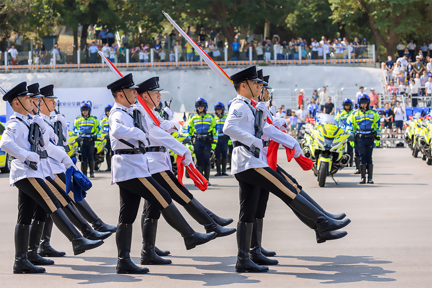 4月13日,香港营队在黄竹坑警察学院基础训练学校举办“全民国家安全教育日暨香港警队180周年”警察学院开放日(图:香港警务处) WechatIMG171