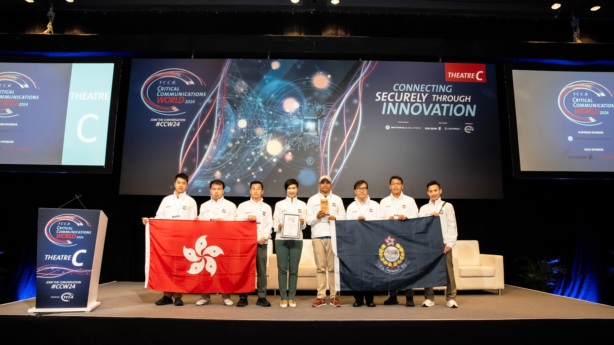 5月14日至17日,香港警务处参加由“世界关键通讯协会”在迪拜举办的“2024 世界关键通讯大会”,并以紧急救援应用程式“HKSOS -RescueAI”获得“先进技术最佳应用奖” 2_1