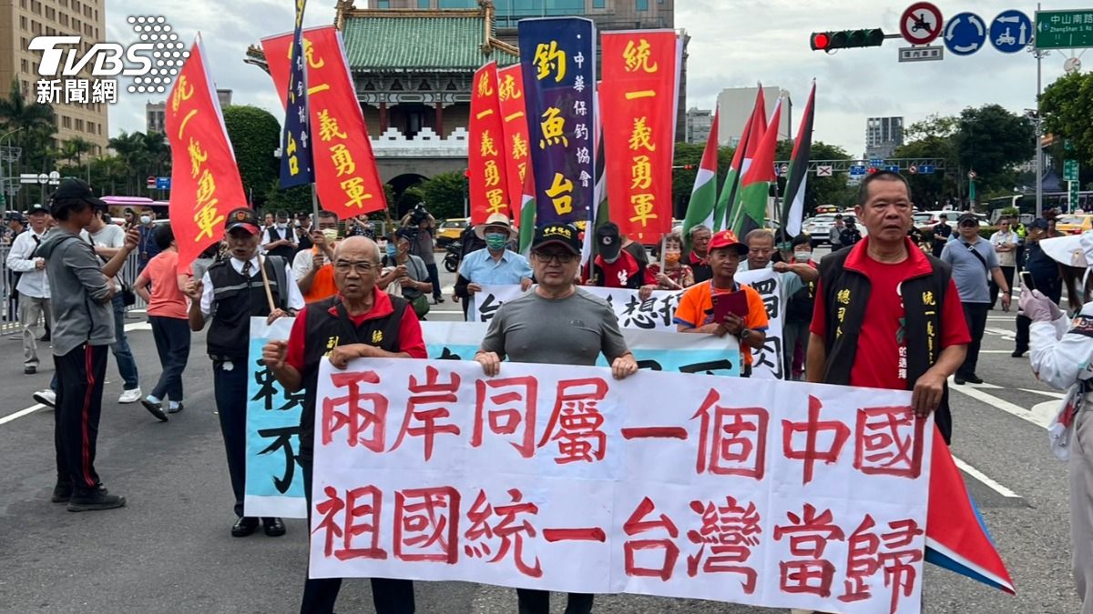 5月20日赖清德就职当天,台北有团体进行反“台独”示威。图为台湾媒体TVBS的报道画面 5月20日赖清德就职当天,台北有团体进行反“台独”示威。图为台湾媒体TVBS的报道画面