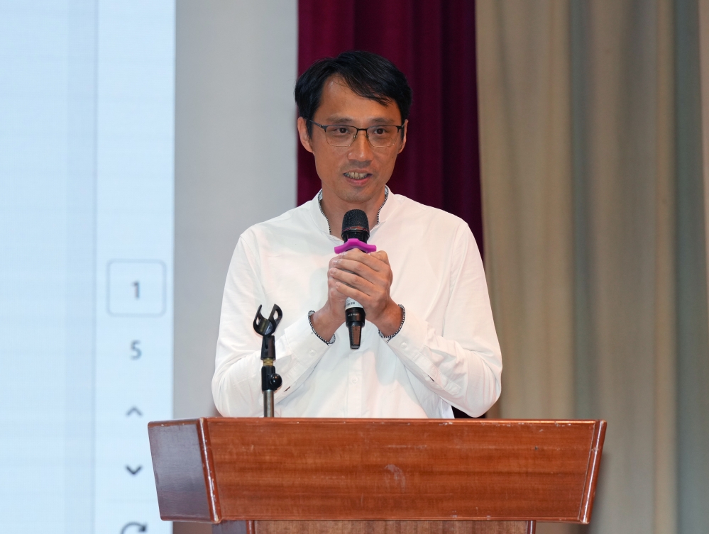 中华基督教会基真小学吴金晓副校长表示,如果老师能够走出课堂教学,相信也能给学生带来一些不一样的力量。(大公报) 666effeee4b0fd6f3eff4aa2
