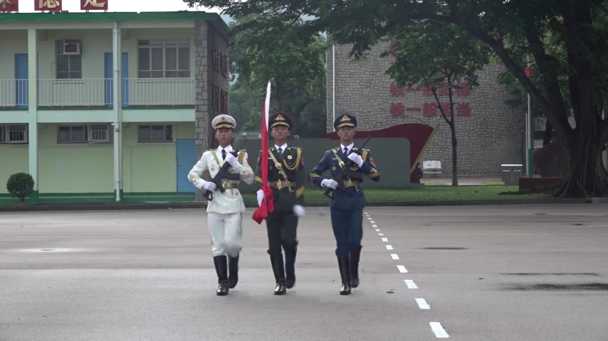 中國人民解放軍駐香港部隊舉行升國旗儀式-紫荊網