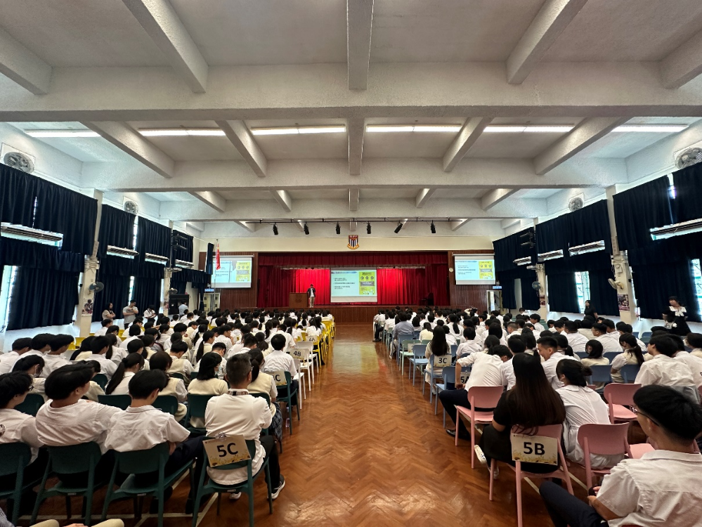 裘锦秋中学(屯门)学生认真聆听专家分享 5