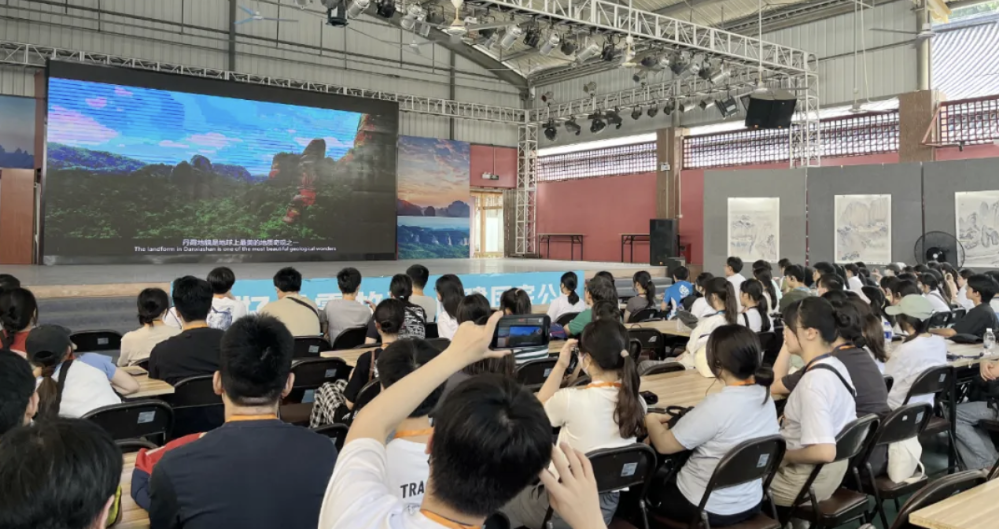 香港同学们在丹霞山博物馆聆听自然讲座。文静 摄 萤幕截图 2024-07-12 上午9.18.47