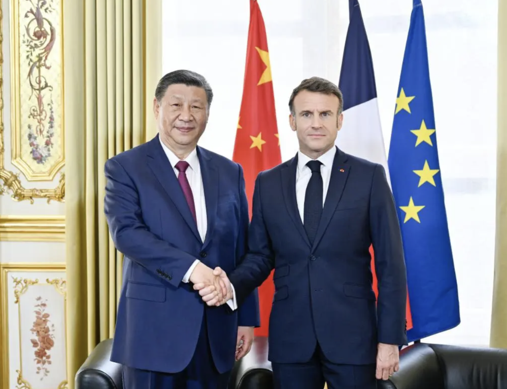 当地时间2024年5月6日下午,国家主席习近平在巴黎爱丽舍宫同法国总统马克龙举行会谈。 萤幕截图 2024-07-24 下午5.40.11