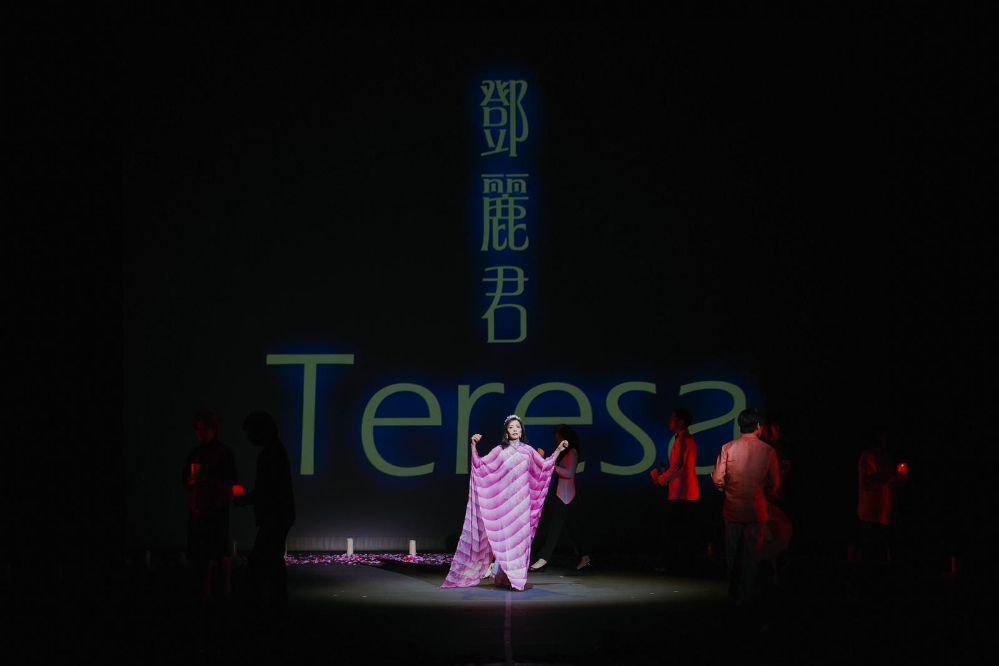 音乐剧邓丽君以一首“海韵”开场。(邓丽君剧组拍摄) wecom-temp-58150-7827ded53ea984b5e8c9fa25b4915936