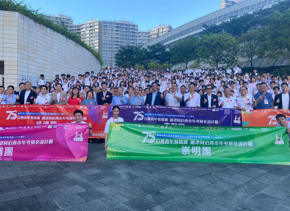 嘉賓與參加計劃的同學進行大合照 e26f7cb042844ba4ab6c59dfcd859359