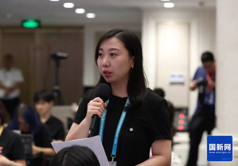 紫荊雜誌記者提問(圖:國新網) 微信图片_20240827141332